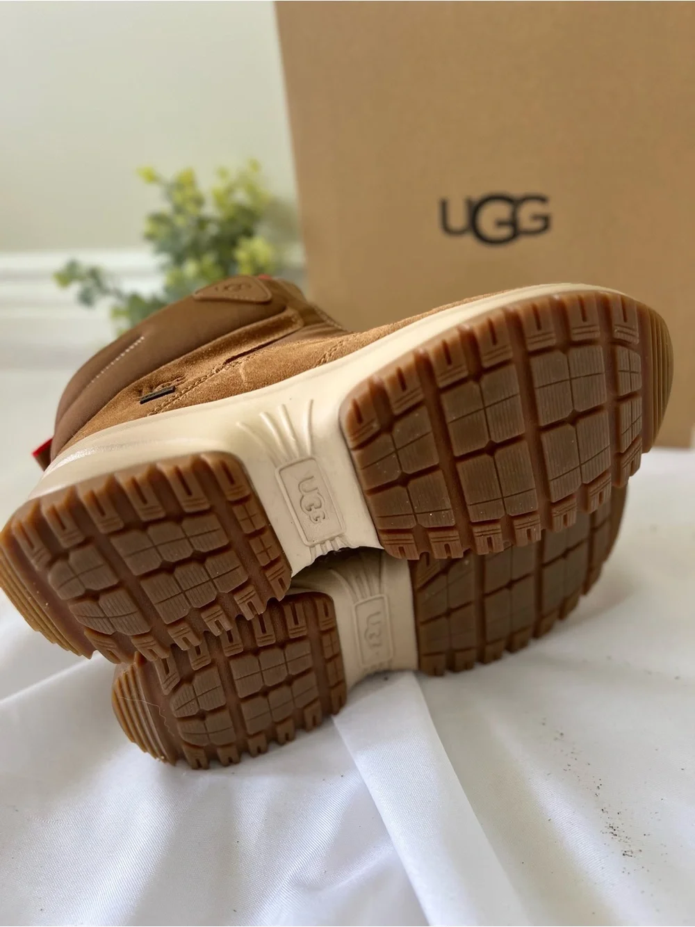 UGG Yose Short Zip Waterproof Boots – Women’s 8.5